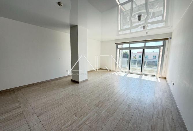 Квартира с 2 спальнями, 131 м², Mohammed Bin Rashid City — вид на виллы, удачное расположение, просторная гостиная
