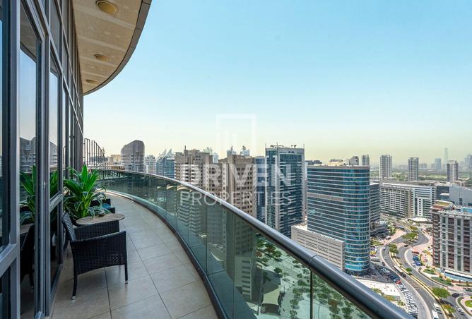 Квартира с 2 спальнями, 121 м², Barsha Heights (Tecom) — просторная планировка, высокий этаж, вид на район